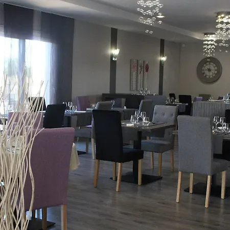 The Originals City, La Terrasse, Nord 호텔 투르