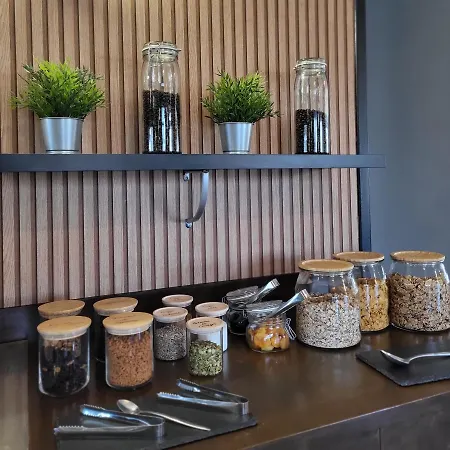 Hotel The Originals City, La Terrasse, Nord