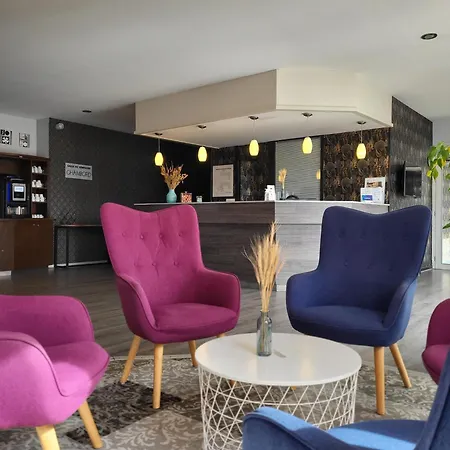 The Originals City, La Terrasse, Nord 호텔 투르