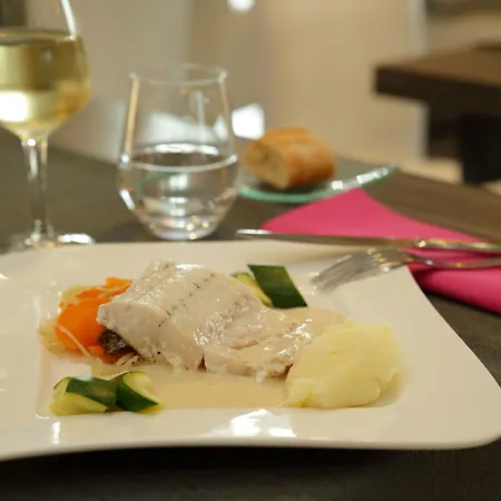 호텔 The Originals City, La Terrasse, Nord 3*