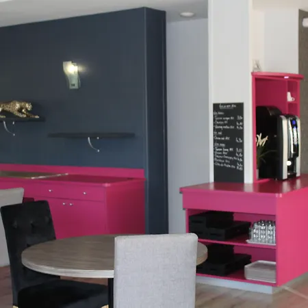 The Originals City, La Terrasse, Nord 호텔