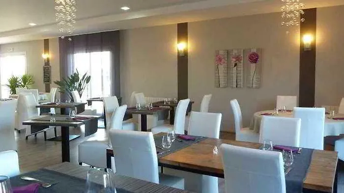 The Originals City, La Terrasse, Nord