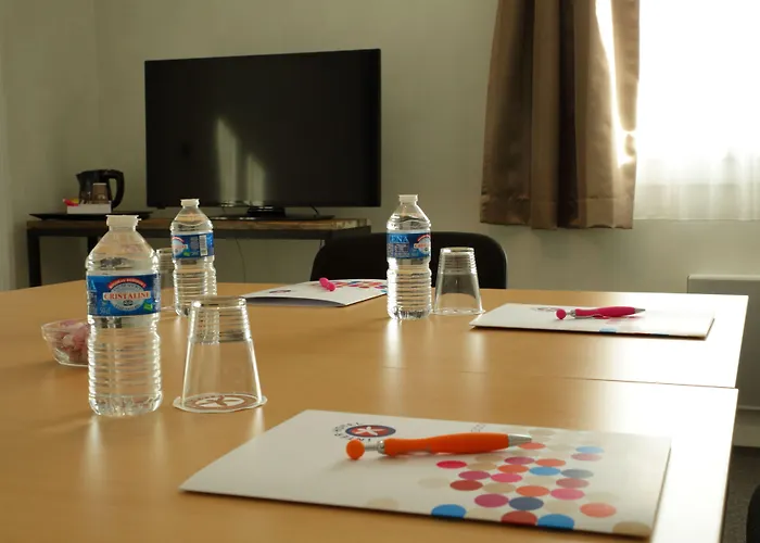 The Originals City, La Terrasse, Nord 图尔