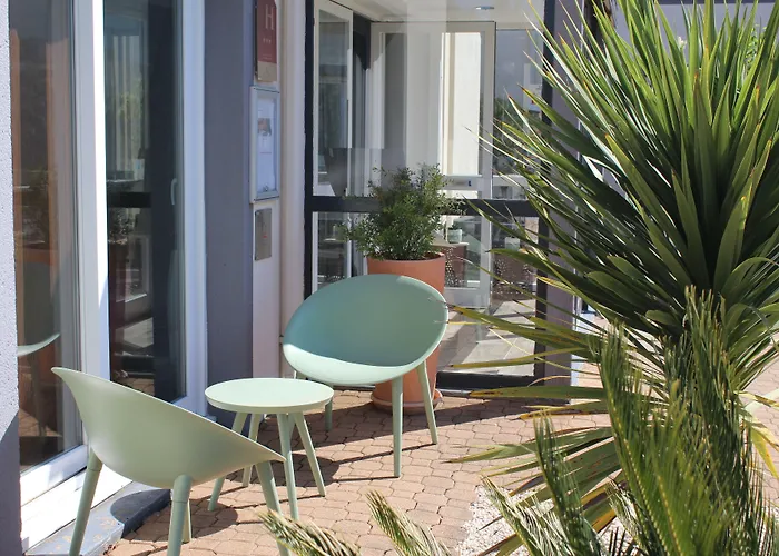 The Originals City, La Terrasse, Nord מלון טור