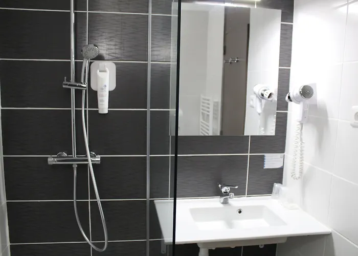 The Originals City, La Terrasse, Nord 酒店